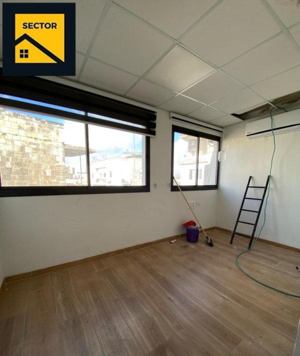⁦להשכרה ברחוב סירקין, קרוב לשוק תלפיות – חלל משרדים מסחרי משופץ בגודל 270 מ"ר⁩ – תמונה ⁦11⁩