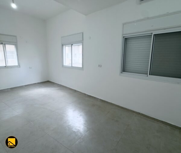 ⁦דירת 2 חדרים עם גישה לגג בעיר התחתית, חיפה⁩ – תמונה ⁦2⁩
