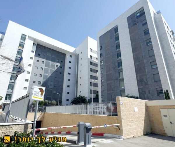 מרחב, מודרניות ונוחות – דירת 5 חדרים למכירה בנאות פרס!