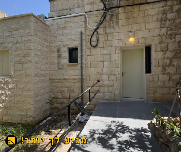 למכירה דירת גן משופת מהיסוד